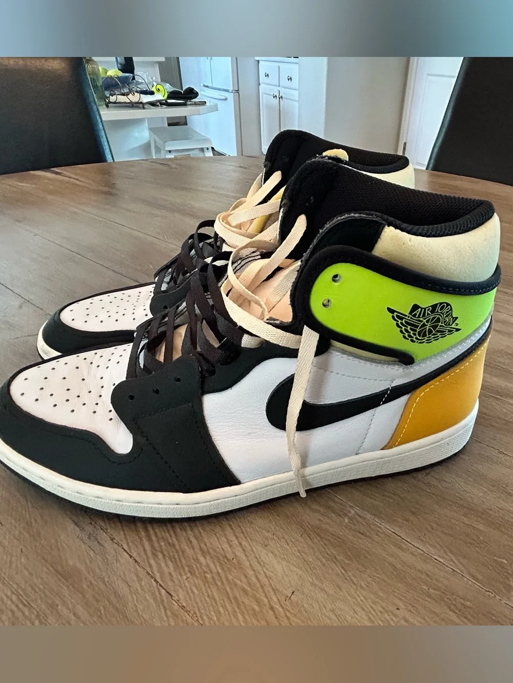 Air Jordan 1 Retro High OG “Volt Gold”